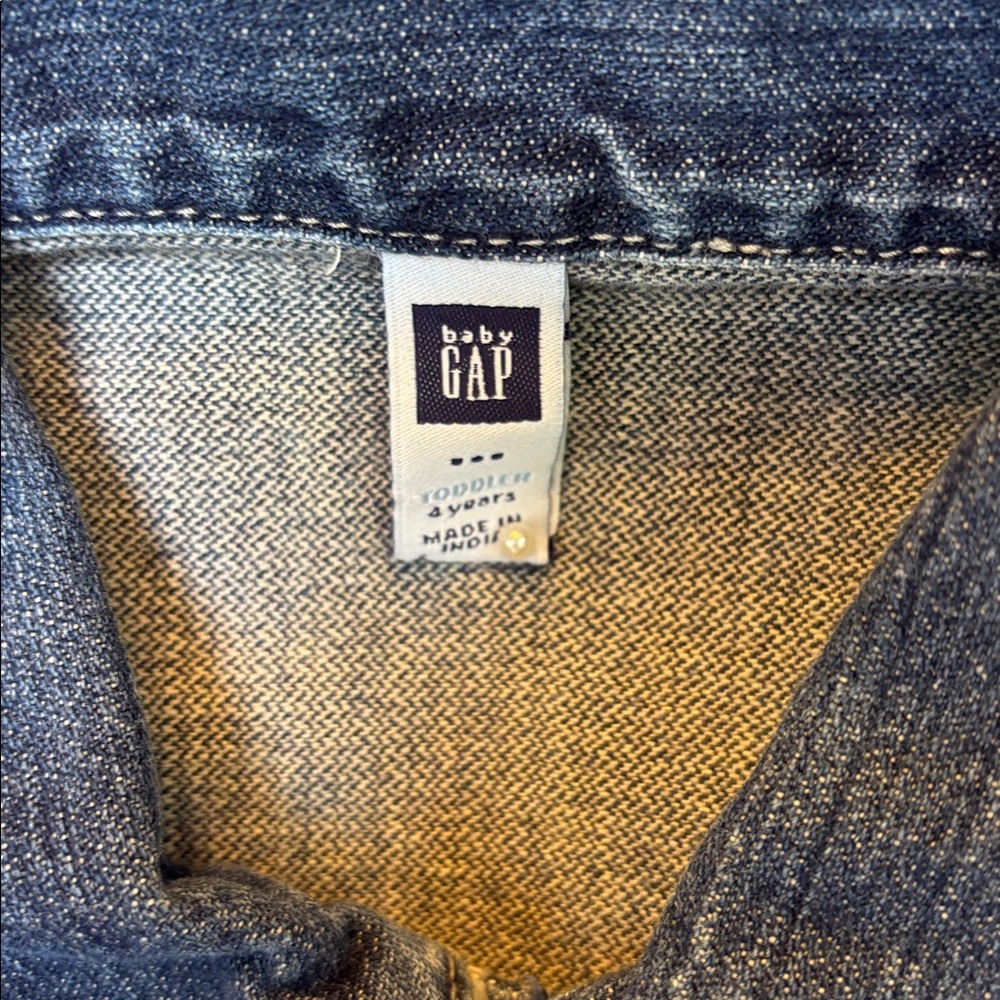 LIKE NEW!! BABY GAP UNISEX DENIM JEANS JACKET TODDLER SIZE 4 - Picture 3 of 11